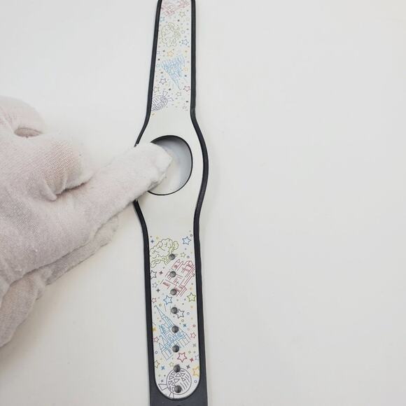 Limited Release Walt Disney World 4 Parks MagicBand2 - Picture 9 of 10